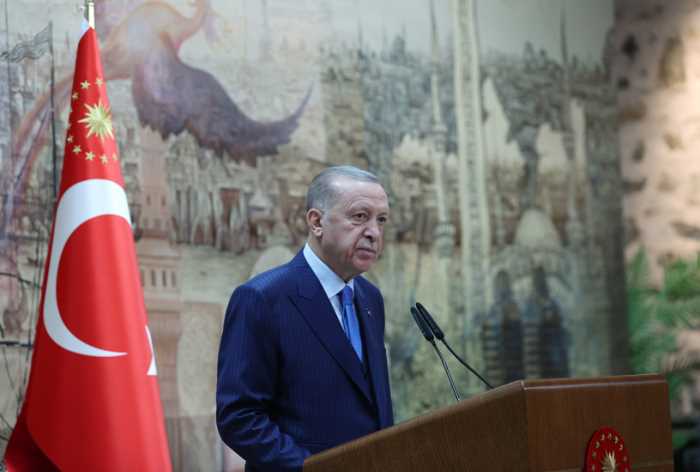 Lütfi Akça hoca Dolmabahçe ofisindeki zirveye davet edildi