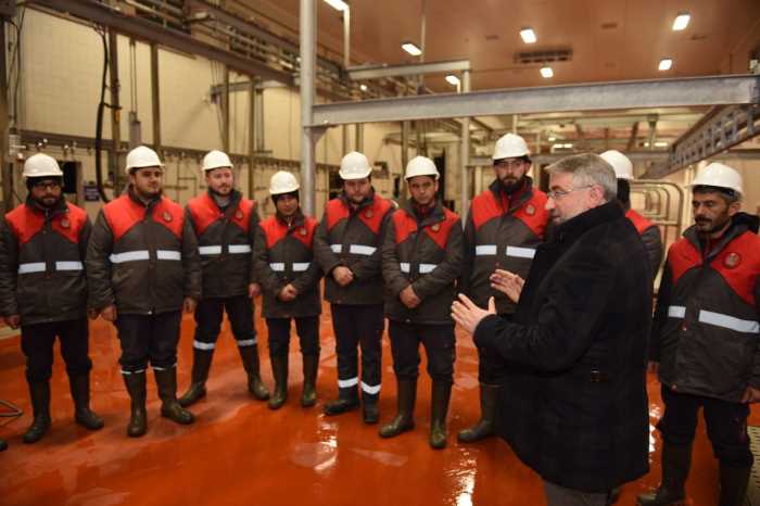 Mezbahanenin resmi açılış için Tarım Bakanını bekliyor
