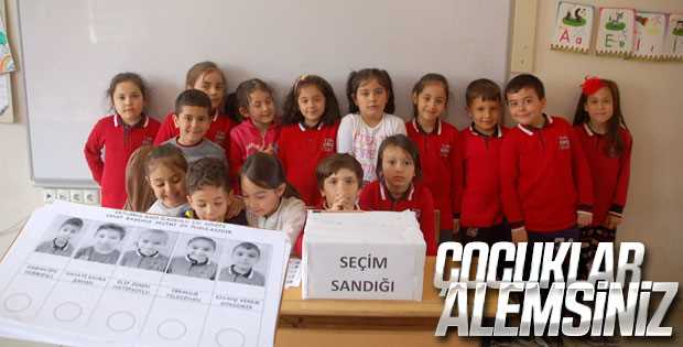 Minik öğrenciler sandık başına gitti