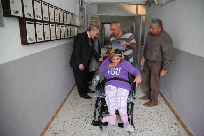 Neslihan’a Akülü Aracı Teslim Edildi