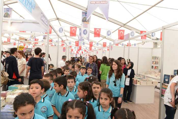 Öğrenciler Kitap fuarını çok sevdiler