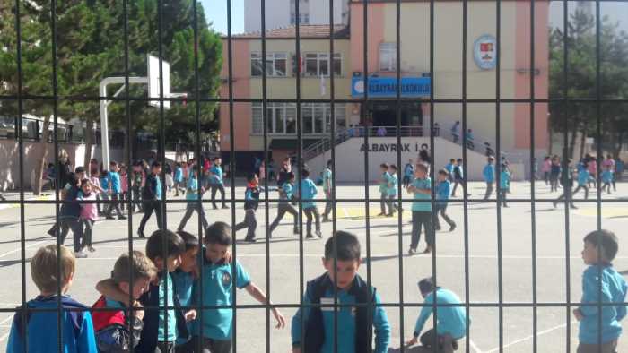 Okullarda gizli görüntü çekmek disiplin suçu sayılacak!