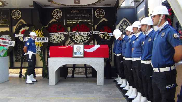 Polis müdürü Cihan Alagöz Memleketi Çorum'da defnedildi