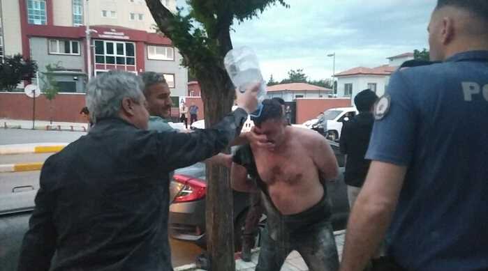 Polisin önünde benzin dökerek kendini yakmak istedi