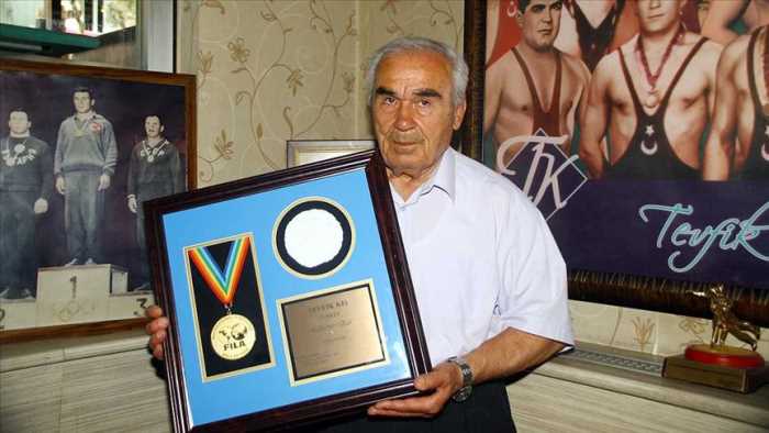 Şampiyon Güreşçi Tevfik Kış hayatını kaybetti
