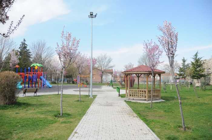 Şehir magandaları bu kez de semt parkına zarar verdi
