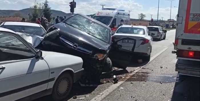 Sungurlu'da Trafik Zincirleme Kazası 2 Yaralı