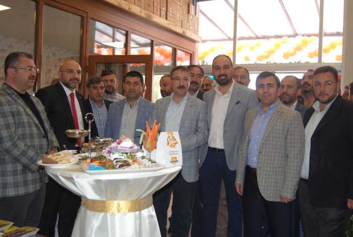 Toptan fiyatına perakende satışın da yapılacağı yüzlerce yeni kuruyemiş çeşitinin bulunduğu Satış Mağazası hizmete girdi