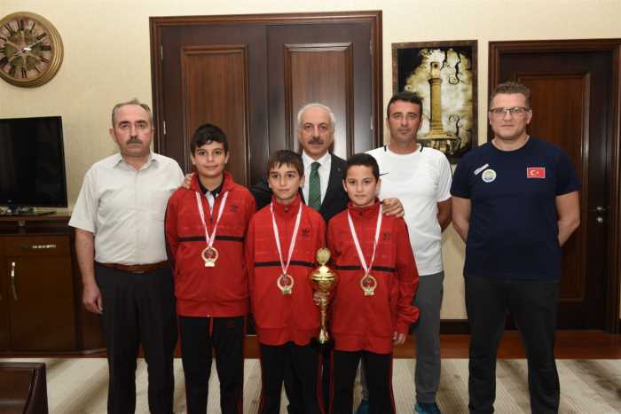 Türkiye birincileri Zeki Gül'ü ziyaret etti
