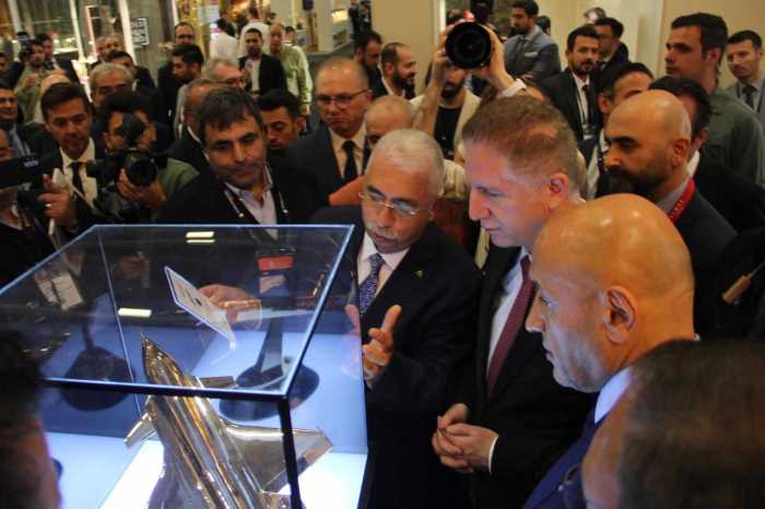 Türkiye'nin Gururu Ahlatçı Bayraktar Kızılelma ile Uluslararası Mücevher Fuarında!