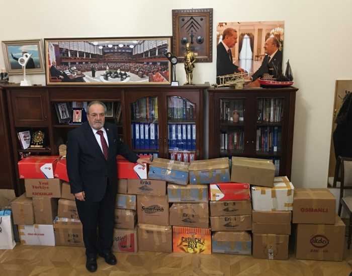 USLU,KİTAP VE KAYNAK ESERLERİNİ ÜNİVERSİTEYE BAĞIŞLADI