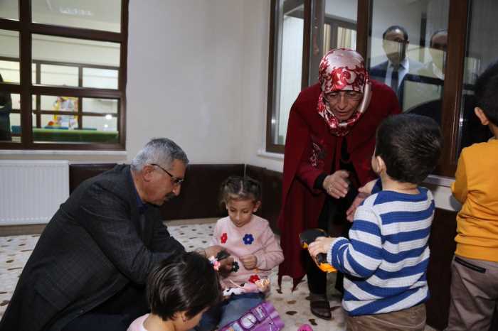 Vali Kılıç'tan,Yetim çocuklara devlet şefkati
