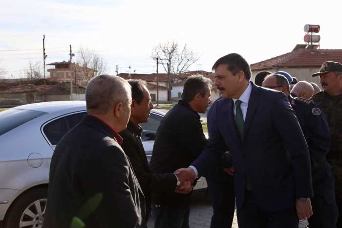 Vali Mustafa Çiftçi Şehit babasının ziyaret etti