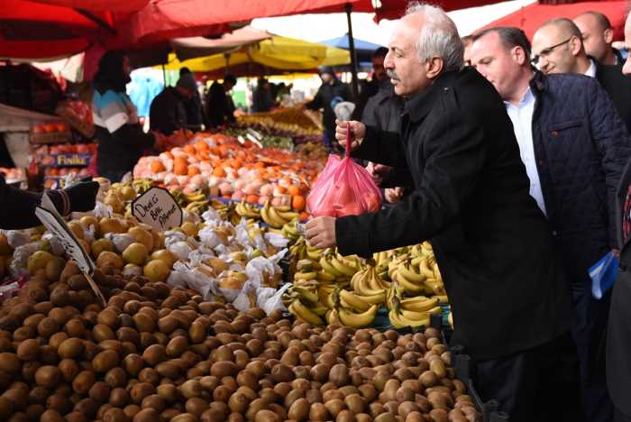ZEKİ GÜL PAZAR ALIŞ-VERİŞİNDE 